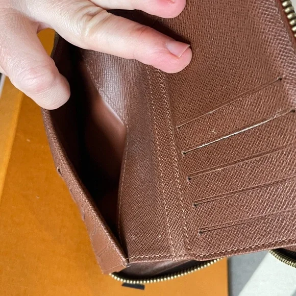 Authentic and rare Louis Vuitton Monogram Zippy Compact Wallet - Picture 9 of 12